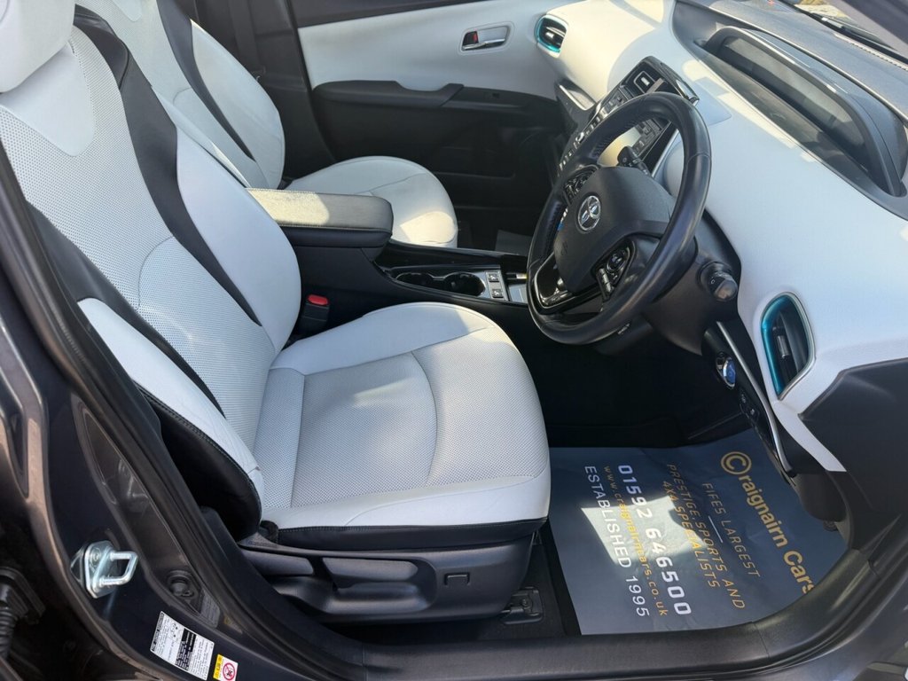 Used Toyota Prius 2020 for sale - 78212947: Photo 2