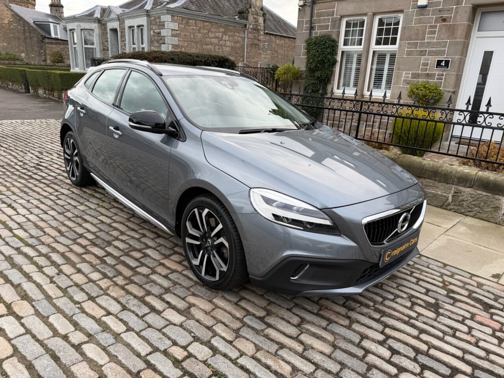 Used Volvo V40 2018 for sale - 77037850: Photo 10