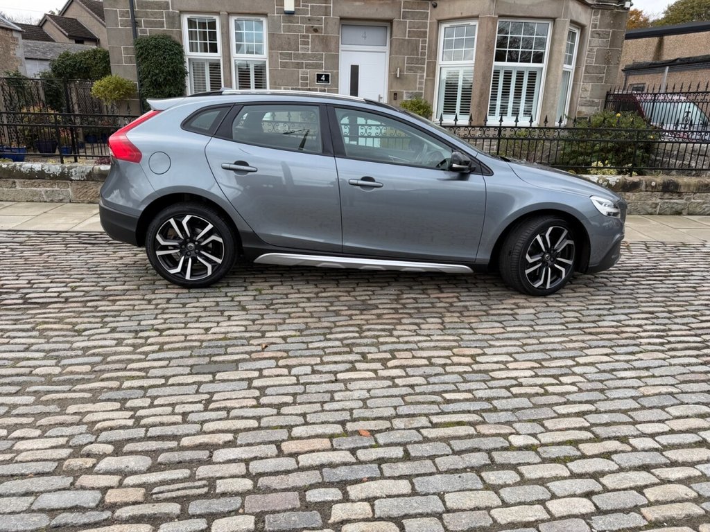 Used Volvo V40 2018 for sale - 77037850: Photo 13