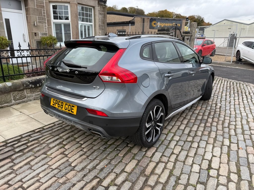 Used Volvo V40 2018 for sale - 77037850: Photo 14