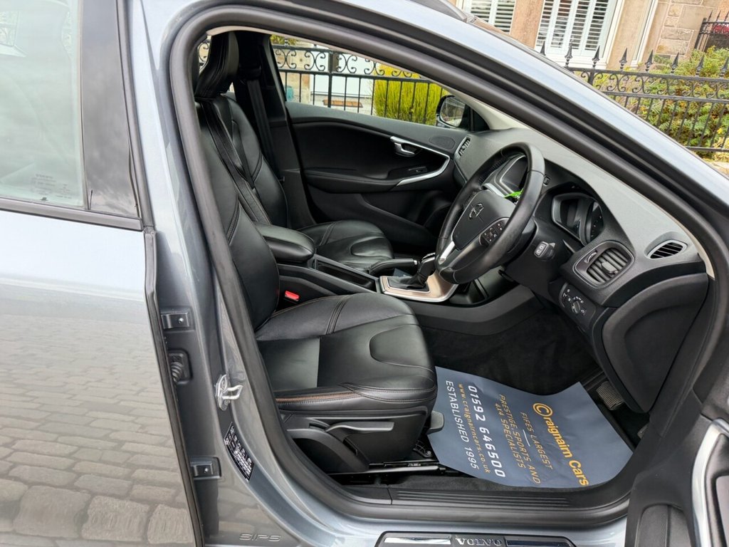 Used Volvo V40 2018 for sale - 77037850: Photo 2