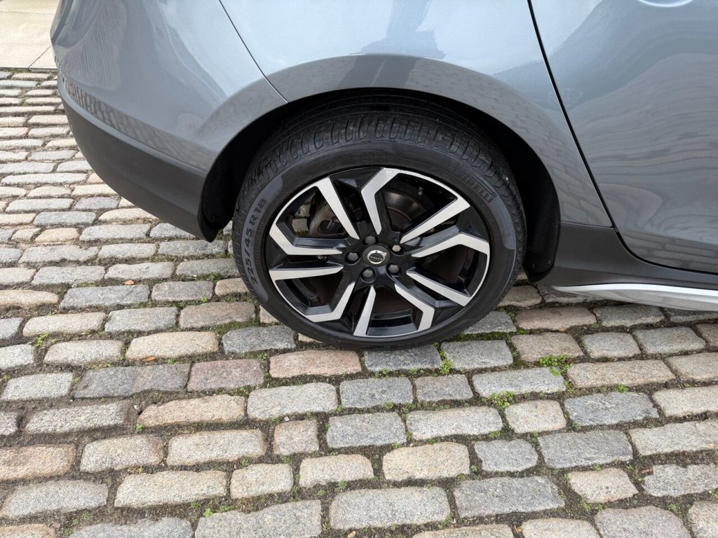 Used Volvo V40 2018 for sale - 77037850: Photo 28