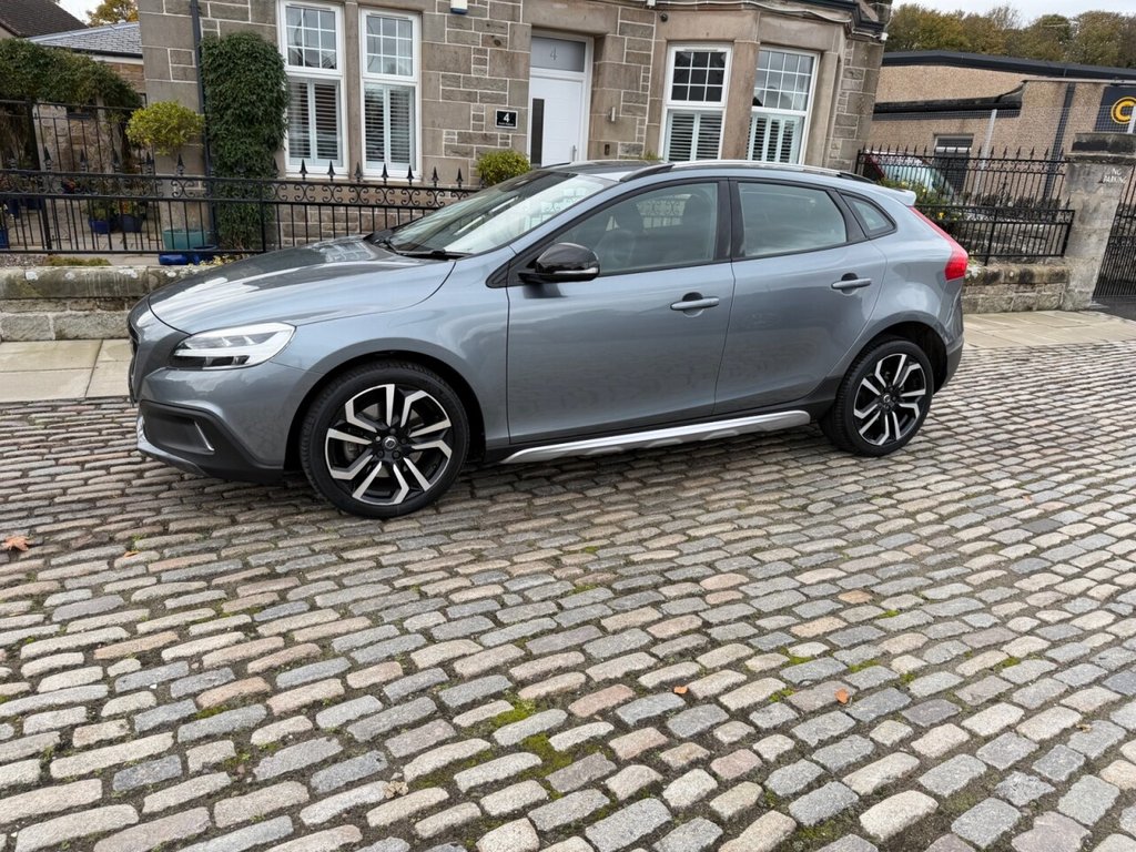 Used Volvo V40 2018 for sale - 77037850: Photo 3
