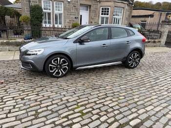 Used Volvo V40 2018 for sale - 77037850: Photo