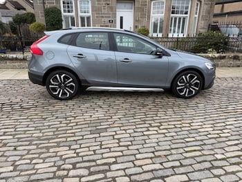 Used Volvo V40 2018 for sale - 77037850: Photo