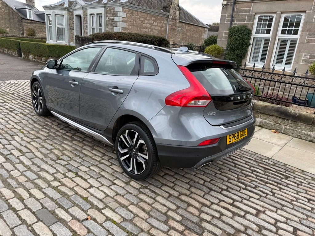 Used Volvo V40 2018 for sale - 77037850: Photo 6