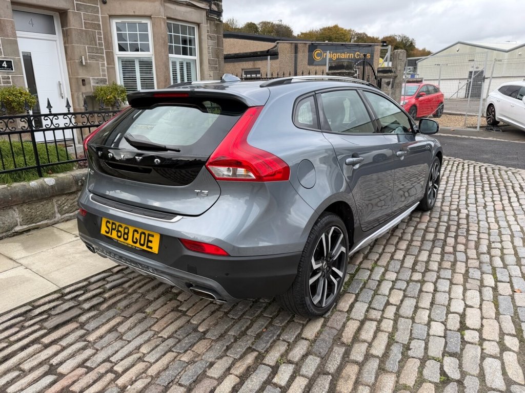 Used Volvo V40 2018 for sale - 77037850: Photo 7