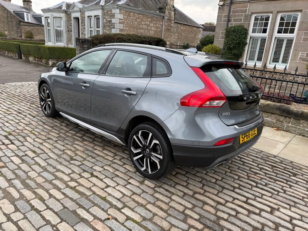 Used Volvo V40 2018 for sale - 77037850: Photo 9