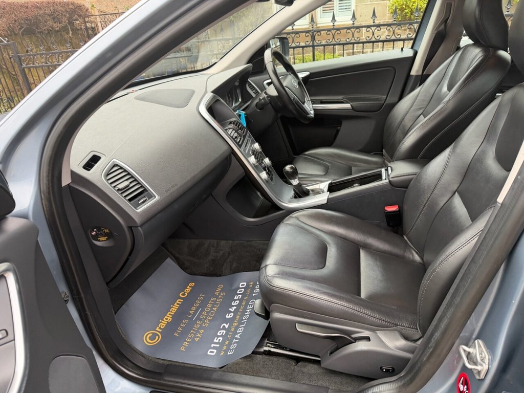 Used Volvo XC60 2017 for sale - 77534229: Photo 2