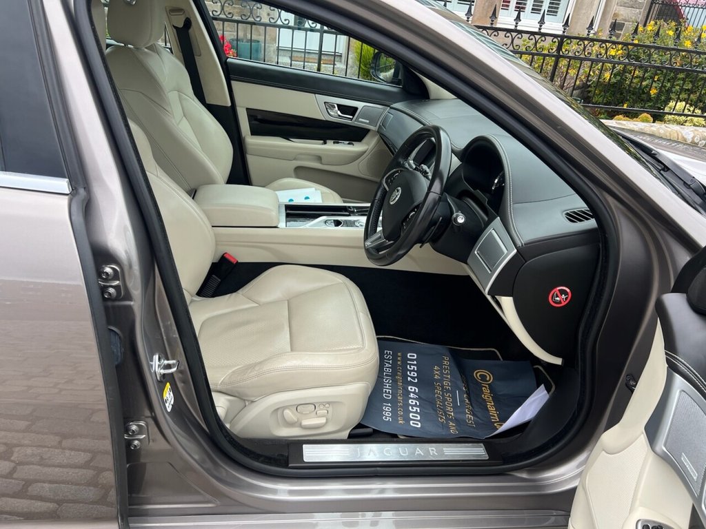 Used Jaguar XF 2013 for sale - 77037805: Photo 2