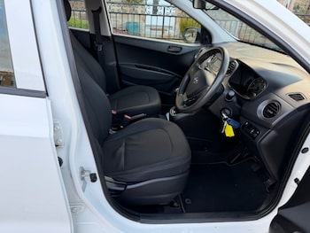 Used Hyundai i10 2017 for sale - 77038111: Photo