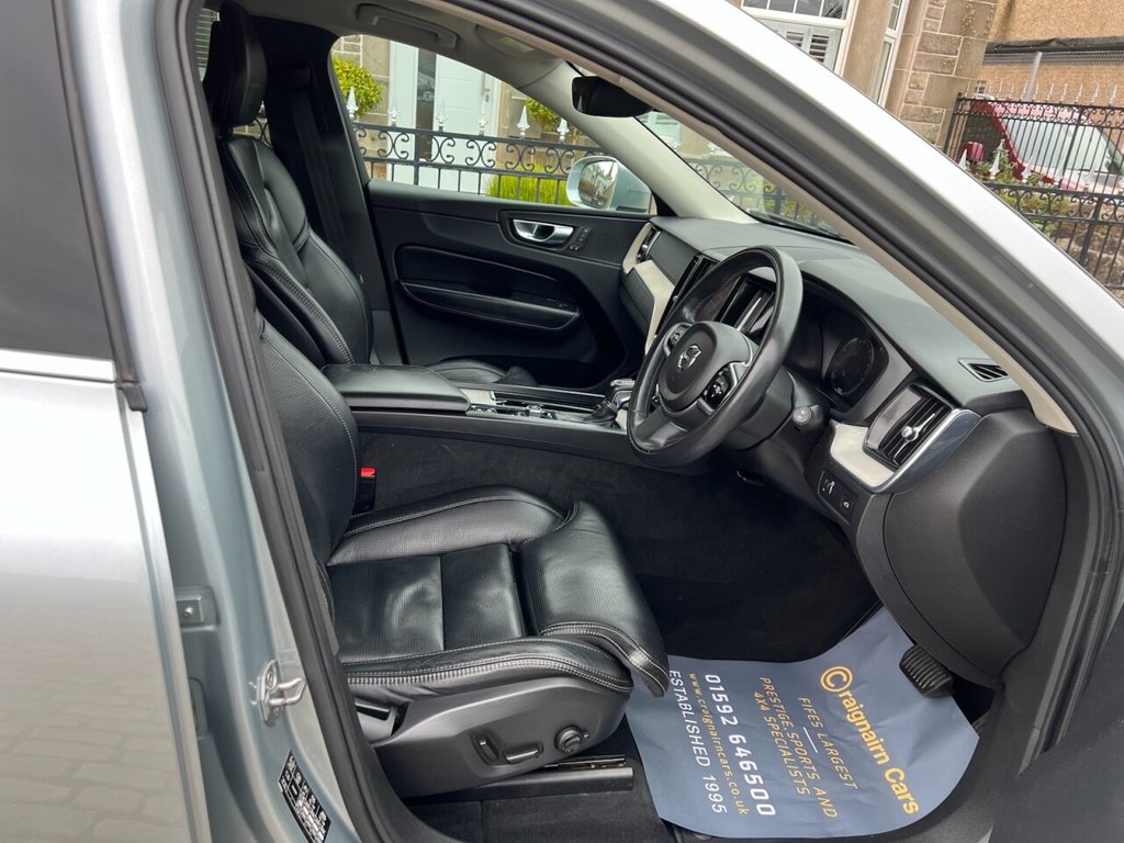 Used Volvo XC60 2017 for sale - 77037874: Photo 2