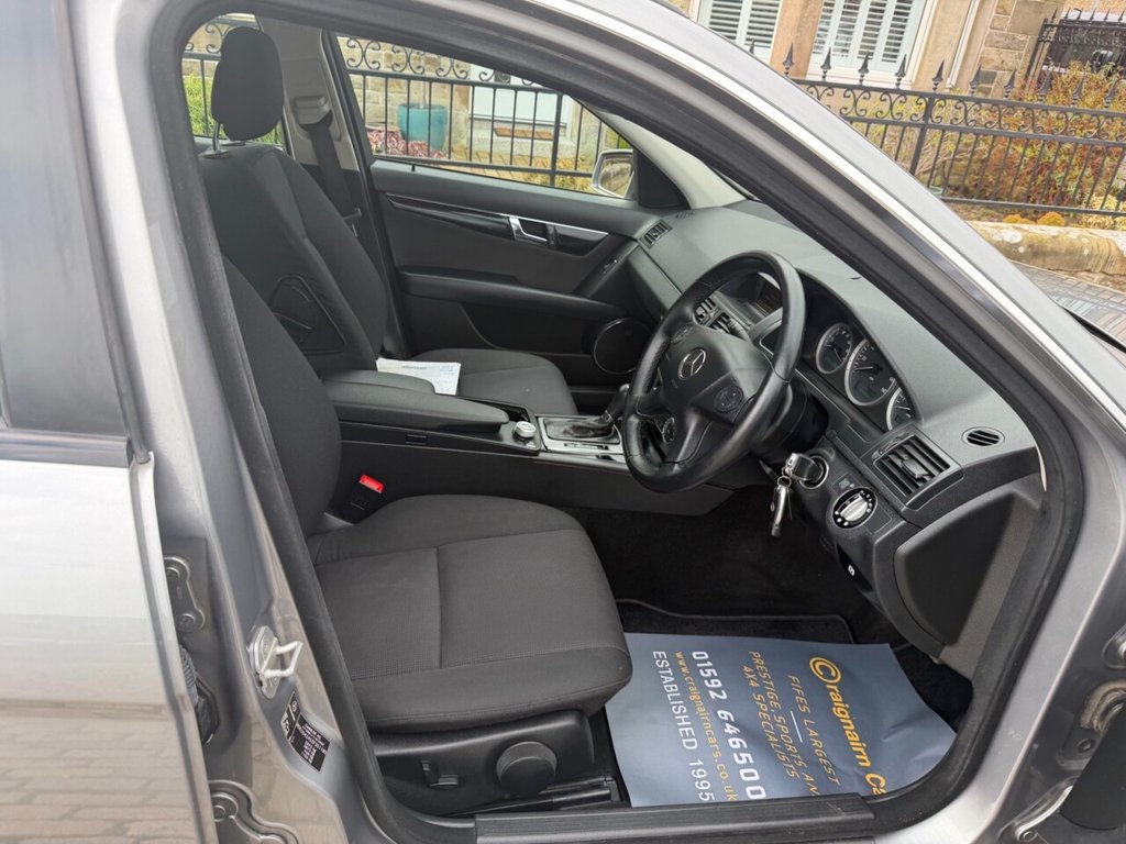 Used Mercedes-Benz C Class 2009 for sale - 77879707: Photo 2