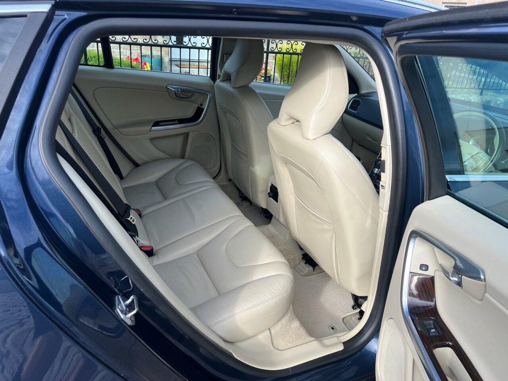 Used Volvo V60 2015 for sale - 77583260: Photo 30