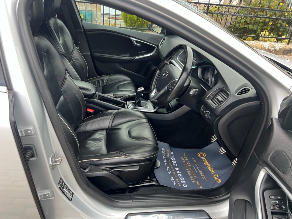 Used Volvo V40 2017 for sale - 77037967: Photo 2