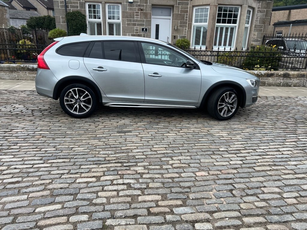 Used Volvo V60 2018 for sale - 77037690: Photo 12