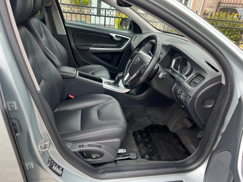 Used Volvo V60 2018 for sale - 77037690: Photo 2