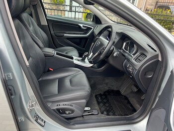 Used Volvo V60 2018 for sale - 77037690: Photo