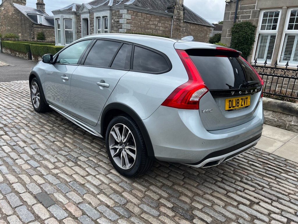 Used Volvo V60 2018 for sale - 77037690: Photo 4