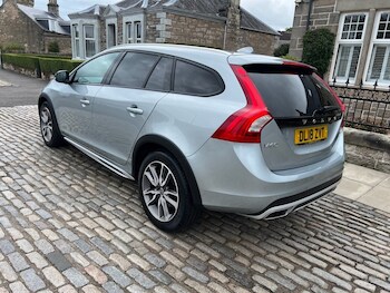 Used Volvo V60 2018 for sale - 77037690: Photo