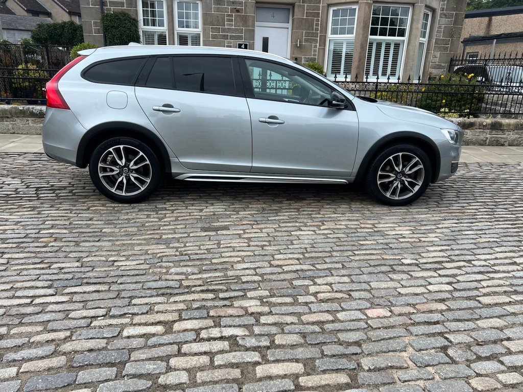 Used Volvo V60 2018 for sale - 77037690: Photo 9