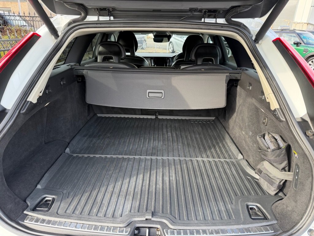 Used Volvo V90 Cross Country 2017 for sale - 77609357: Photo 41