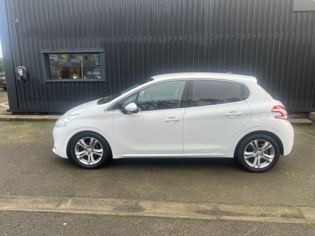 Used Peugeot 208 2015 for sale - 77009543: Photo 14