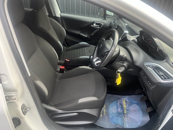 Used Peugeot 208 2015 for sale - 77009543: Photo