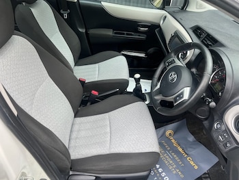 Used Toyota Yaris 2011 for sale - 75985777: Photo