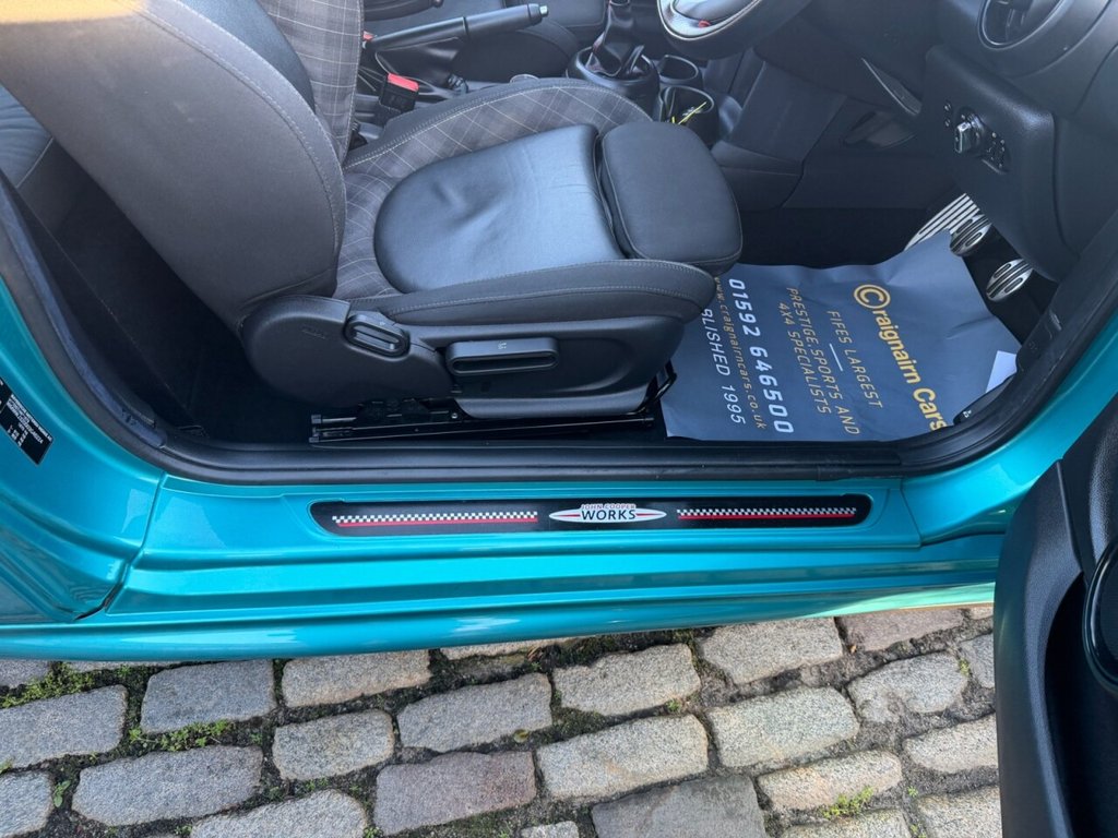 Used MINI Convertible 2018 for sale - 77236406: Photo 2