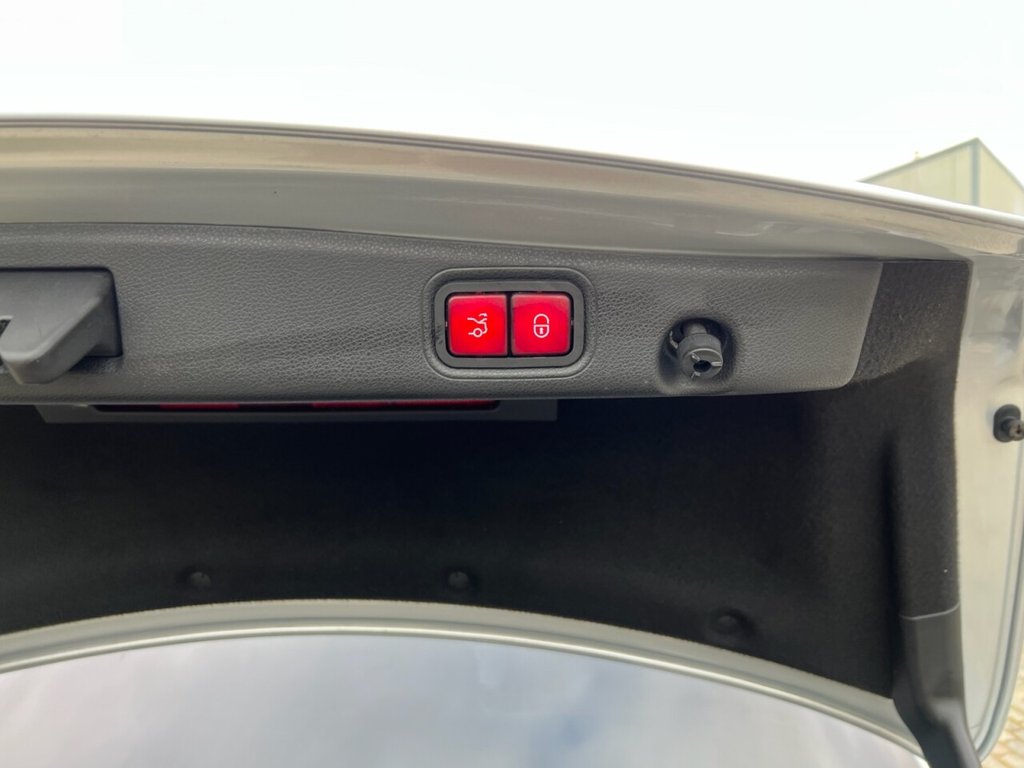 Used Mercedes-Benz E Class 2018 for sale - 77037883: Photo 21