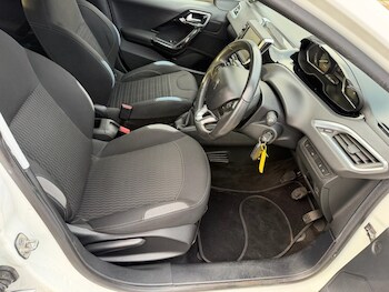 Used Peugeot 208 2015 for sale - 77038146: Photo