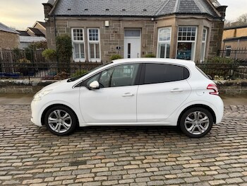 Used Peugeot 208 2015 for sale - 77038146: Photo