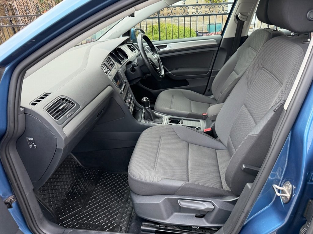 Used Volkswagen Golf 2015 for sale - 77608919: Photo 2