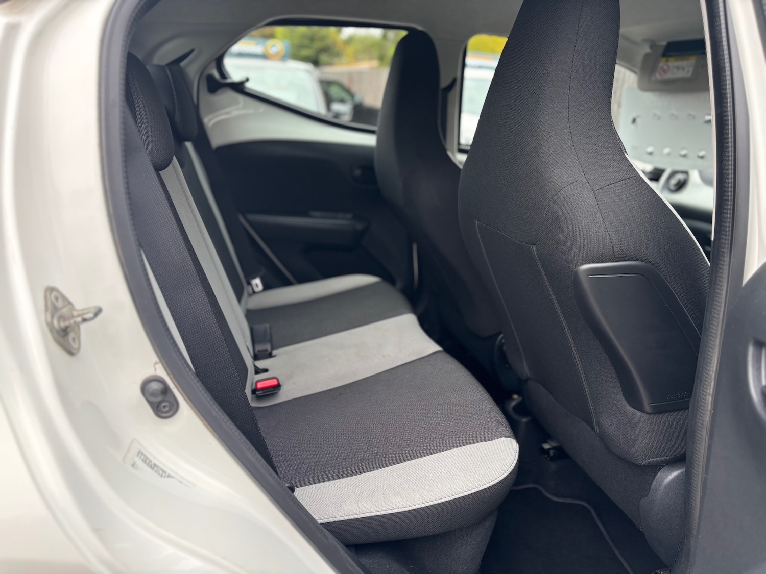 Used Toyota AYGO 2015 for sale - 76369201: Photo 8