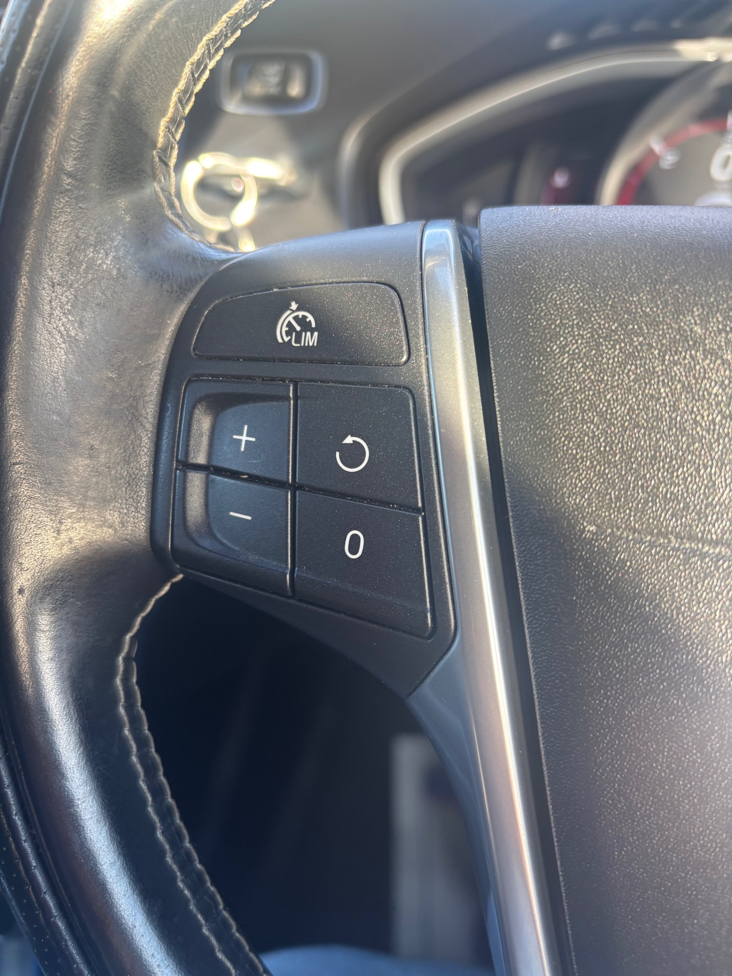 Used Volvo V40 2016 for sale - 76369458: Photo 12