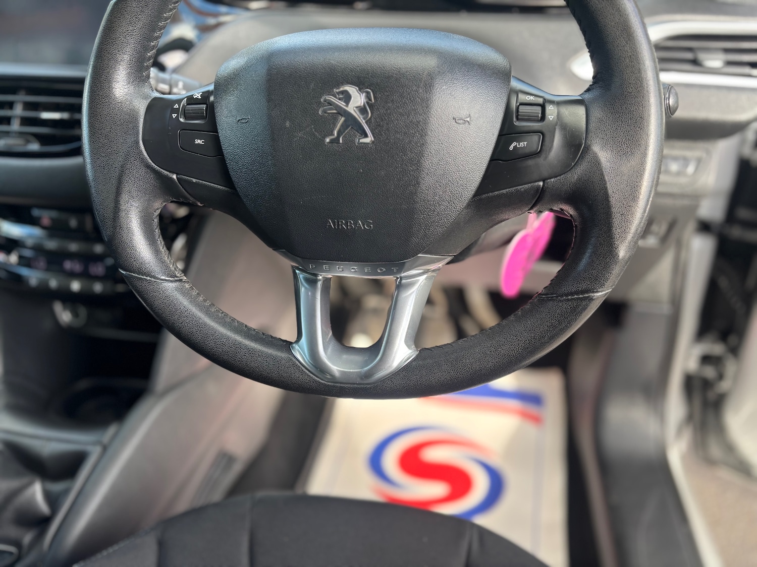 Used Peugeot 208 2013 for sale - 76369425: Photo 11