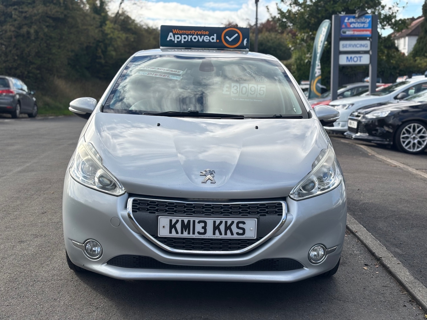 Used Peugeot 208 2013 for sale - 76369425: Photo 2