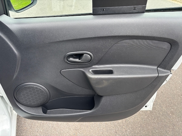 Used Dacia Sandero 2013 for sale - 76223225: Photo 12