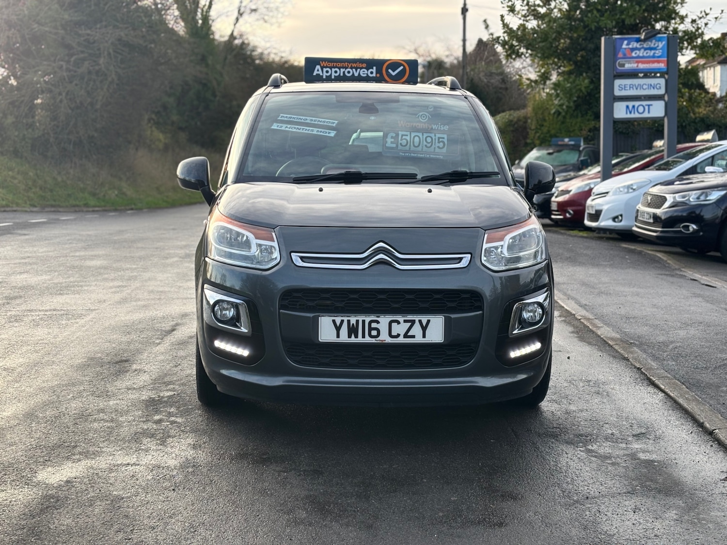 Used Citroen C3 Picasso 2016 for sale - 76935495: Photo 2