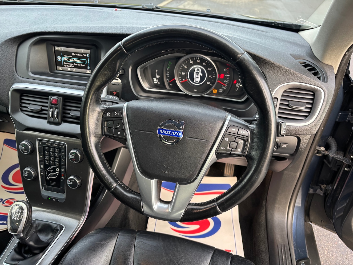 Used Volvo V40 2013 for sale - 76935492: Photo 11