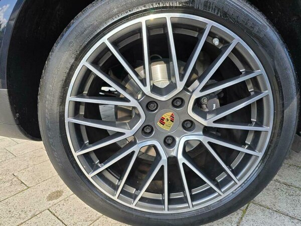 Used Porsche Cayenne 2018 for sale - 76072013: Photo 32