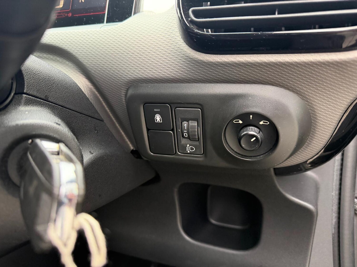 Used Citroen C4 Cactus 2017 for sale - 77909413: Photo 17