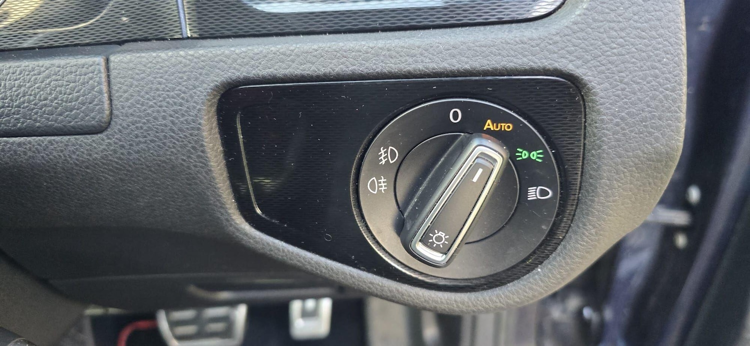 Used Volkswagen Golf 2014 for sale - 77040077: Photo 25