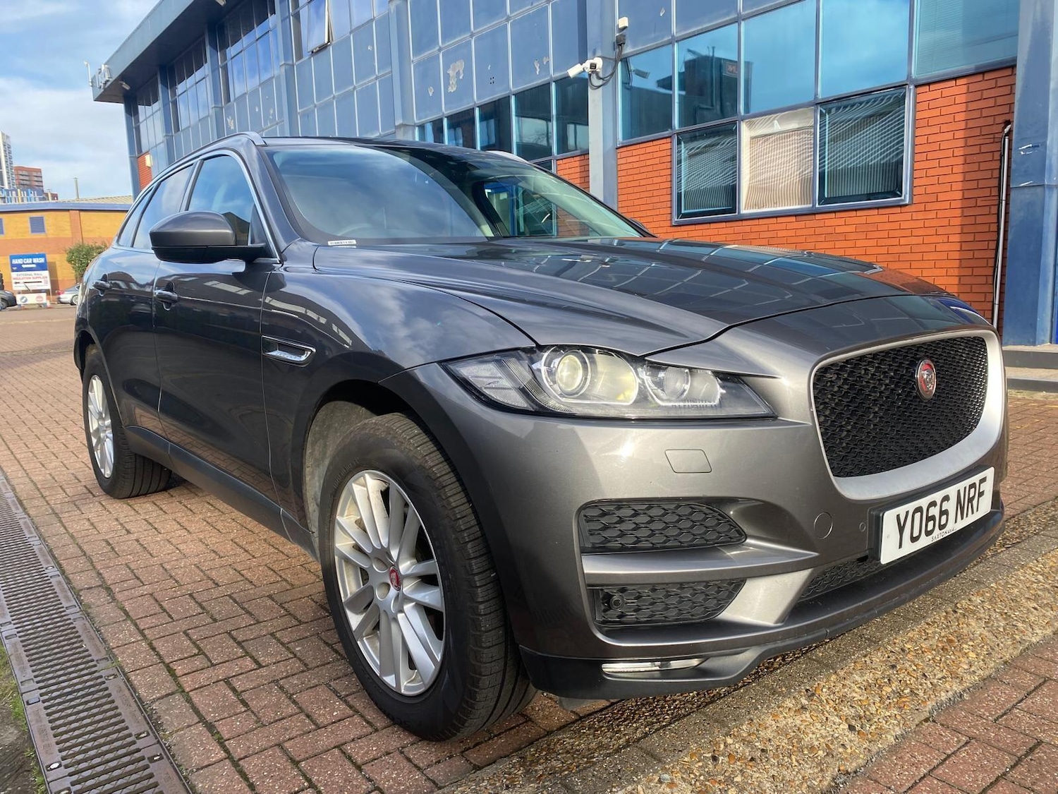 Used Jaguar F-Pace 2016 for sale - 78047024: Photo 2