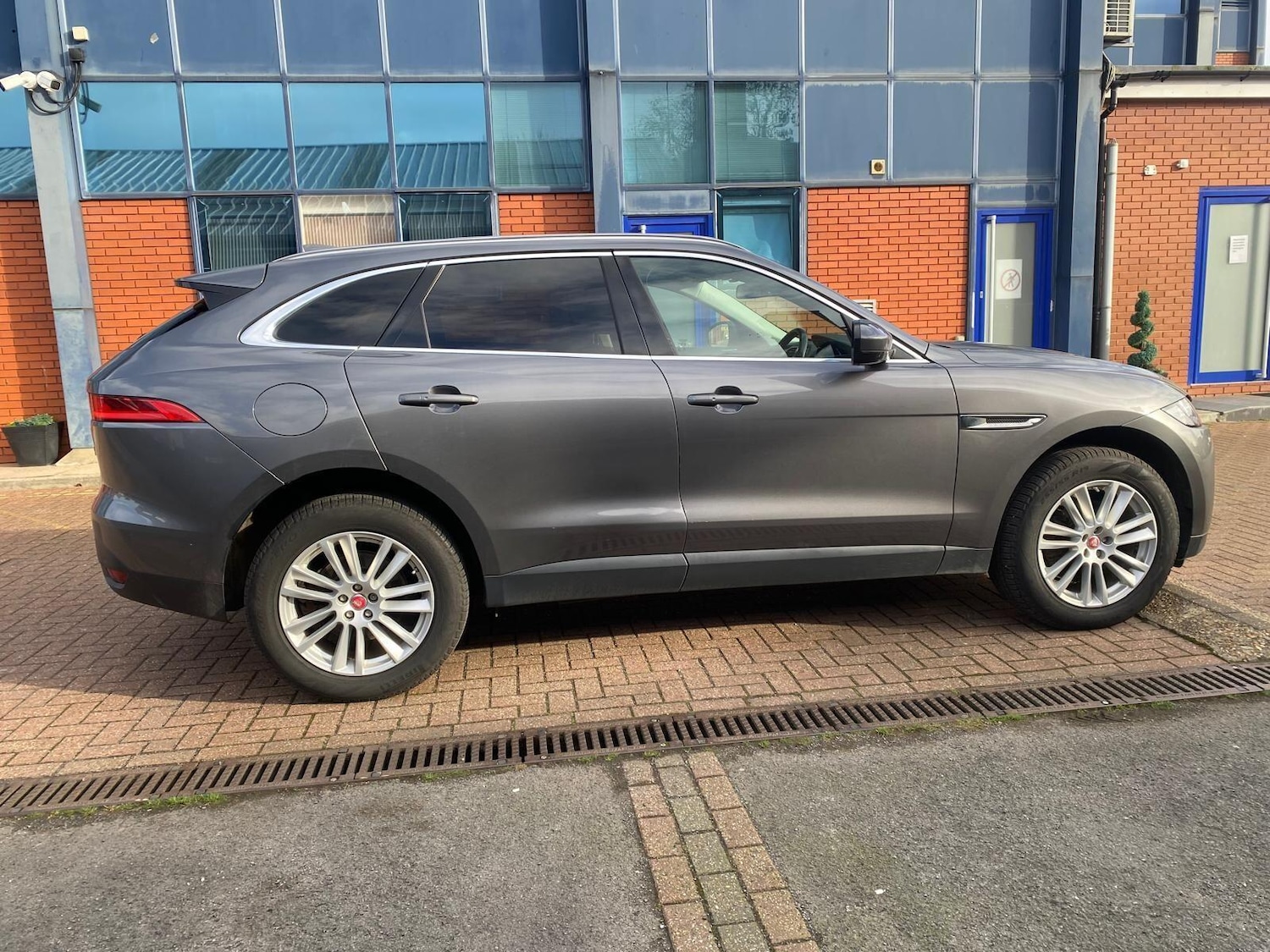 Used Jaguar F-Pace 2016 for sale - 78047024: Photo 8