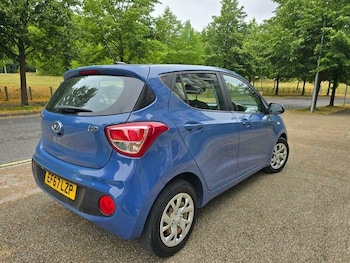 Used Hyundai i10 2017 for sale - 75497146: Photo