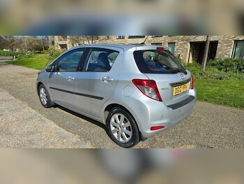 Used Toyota Yaris 2012 for sale - 77958092: Photo