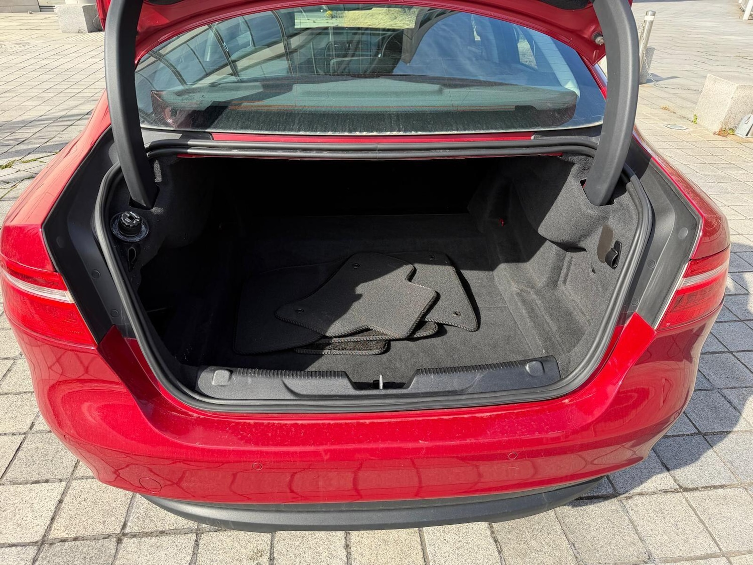 Used Jaguar XE 2018 for sale - 77924966: Photo 24