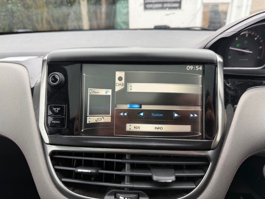 Used Peugeot 208 2014 for sale - 77547453: Photo 18